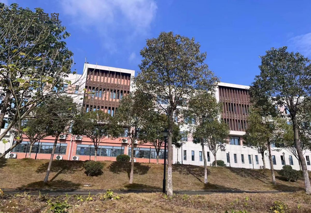 四川省仪陇县职业高级中学 (5)